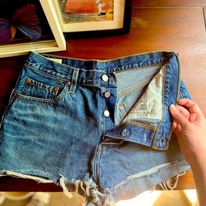 EUC Women’s Authentic Levi’s Shorts